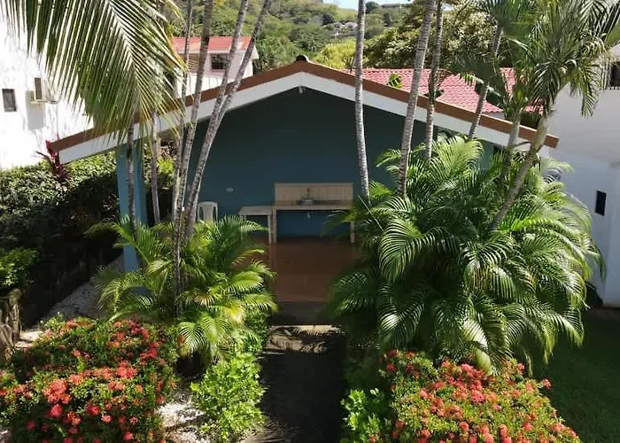 Minimalist With A Beautiful New Design, Bound Patio, And Shared Community Pool Apartment *