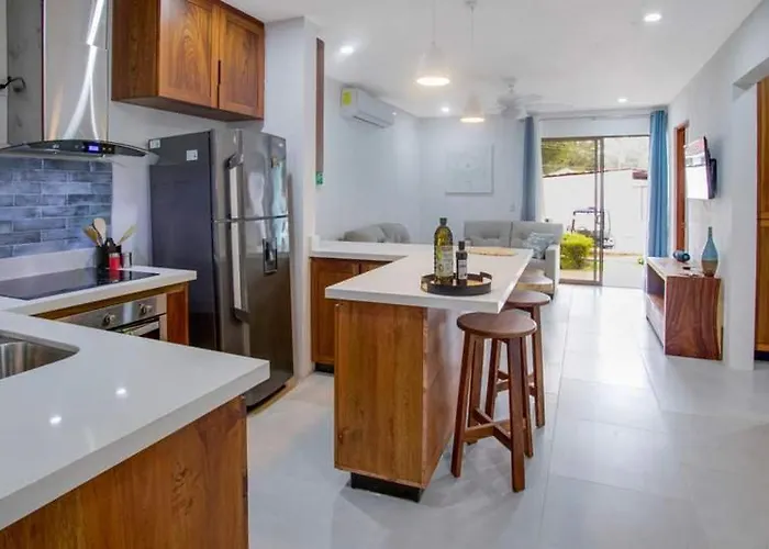 Minimalist With A Beautiful New Design, Bound Patio, And Shared Community Pool *