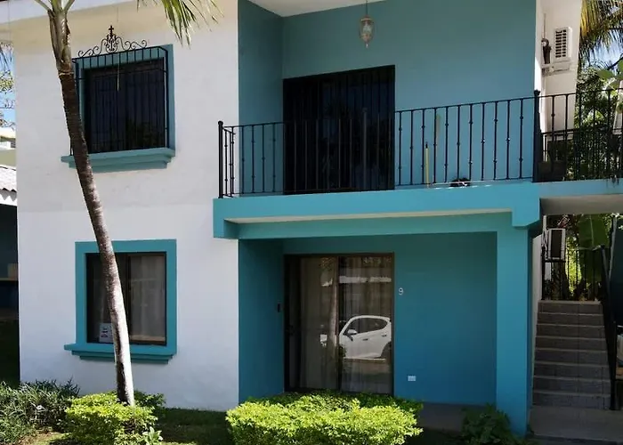 Minimalist With A Beautiful New Design, Bound Patio, And Shared Community Pool Coco