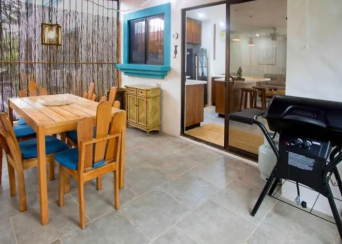 Apartment Minimalist With A Beautiful New Design, Bound Patio, And Shared Community Pool Coco