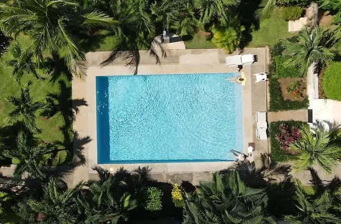 Minimalist With A Beautiful New Design, Bound Patio, And Shared Community Pool *